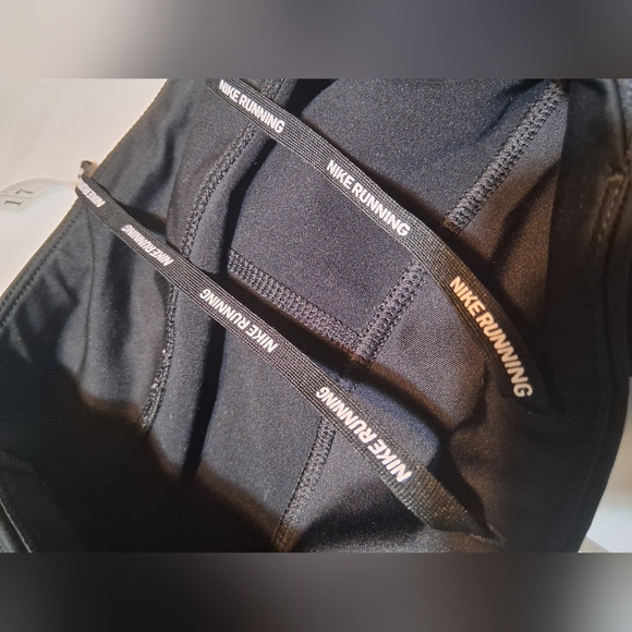 EUC - NIKE - Dri Fit Capri Cropped Black Yoga Workout Leggings - Women Medium - Picture 11 of 14